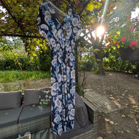 Floral Maxi Dress in Blue and White - Picture 6 of 7